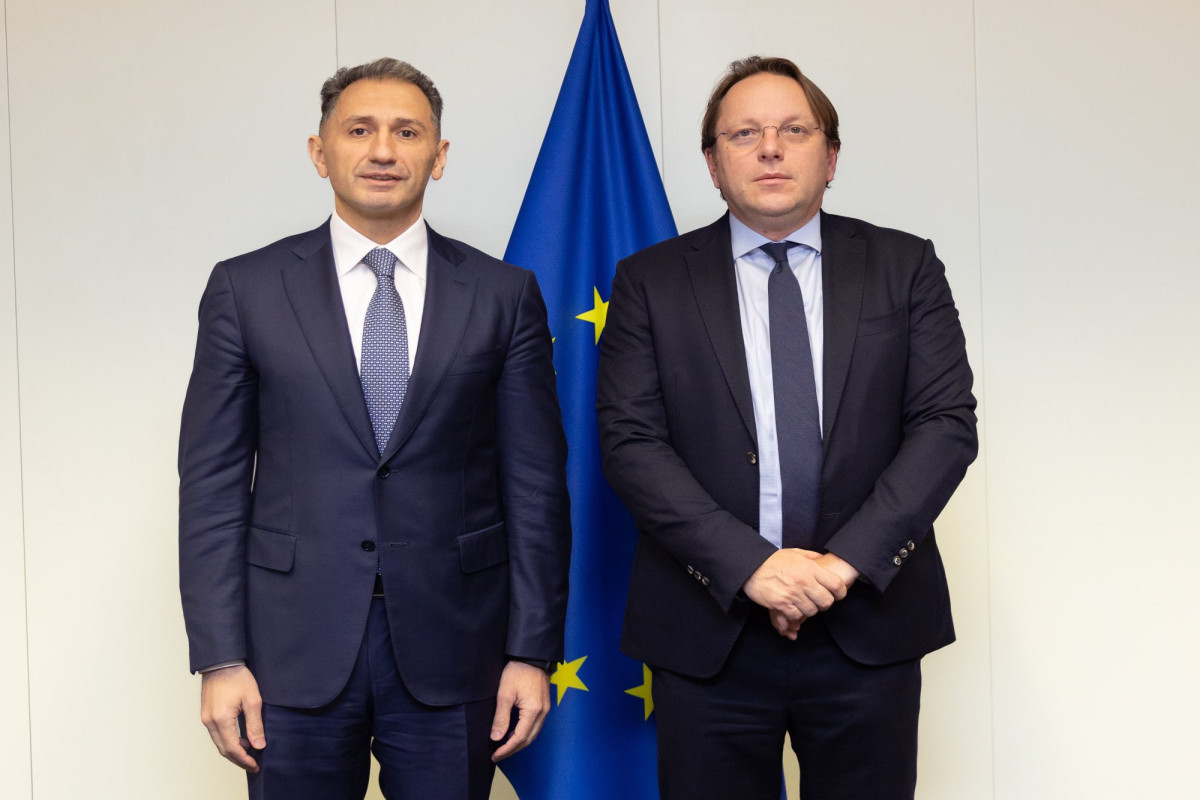 Rashad Nabiyev, Azerbaijani Digital Development and Transport Minister and  Oliver Varhelyi, EU Commissioner for Neighbourhood and Enlargement