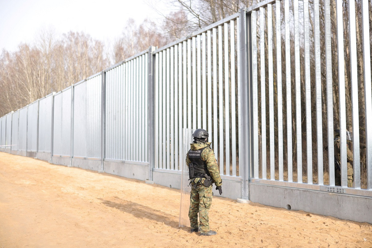 Польша завершила строительство стены на границе с Беларусью