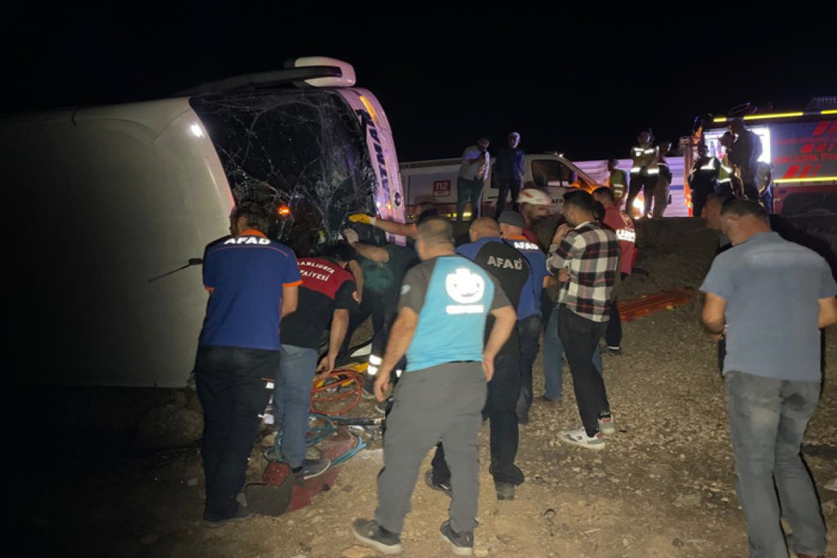 25 человек пострадали в ДТП с участием автобуса в Турции-ФОТО 