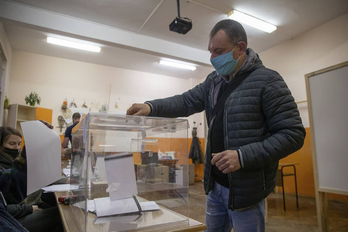 В Болгарии началось голосование на досрочных парламентских выборах