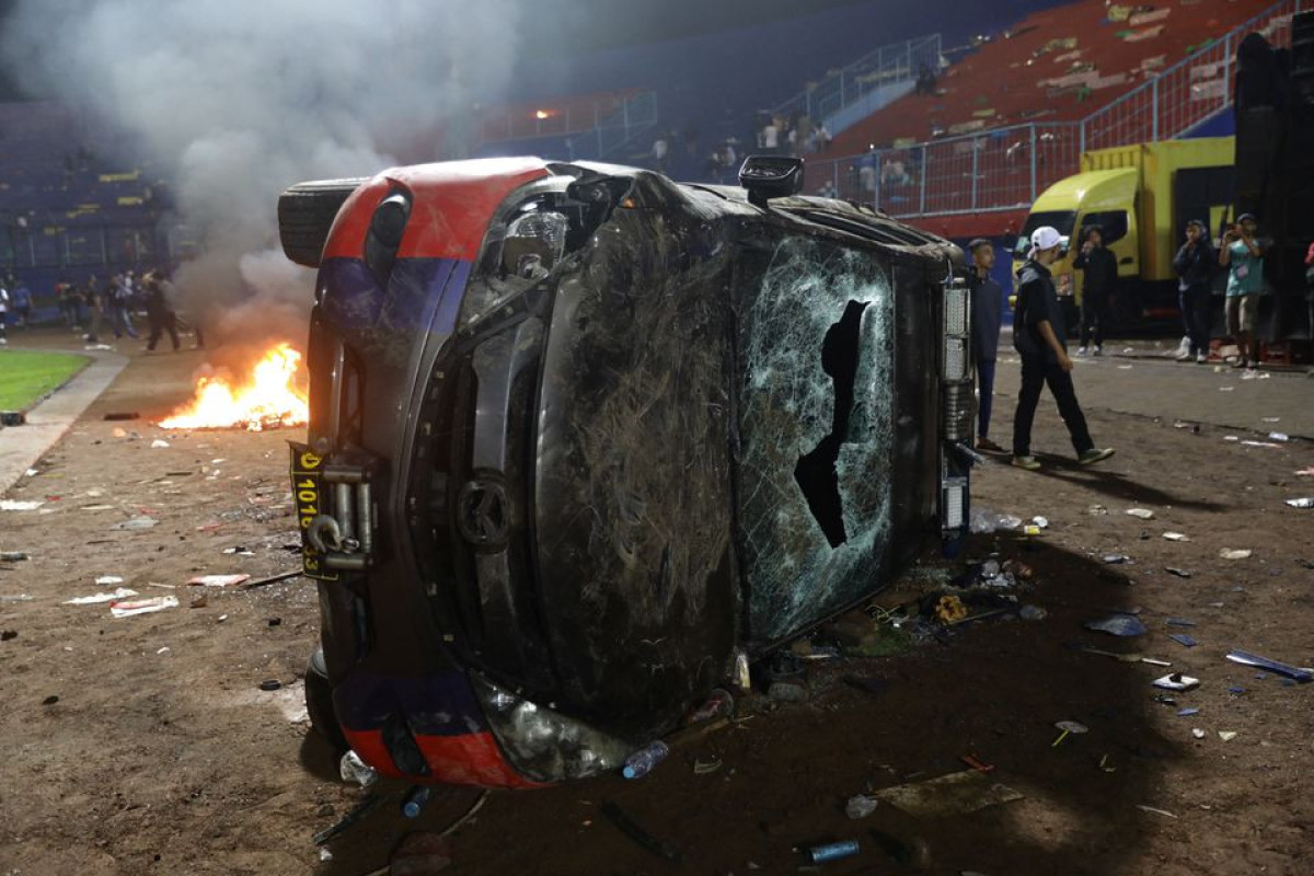Indonesia authorities say 174 dead after soccer melee, stampede-PHOTO -UPDATED 
