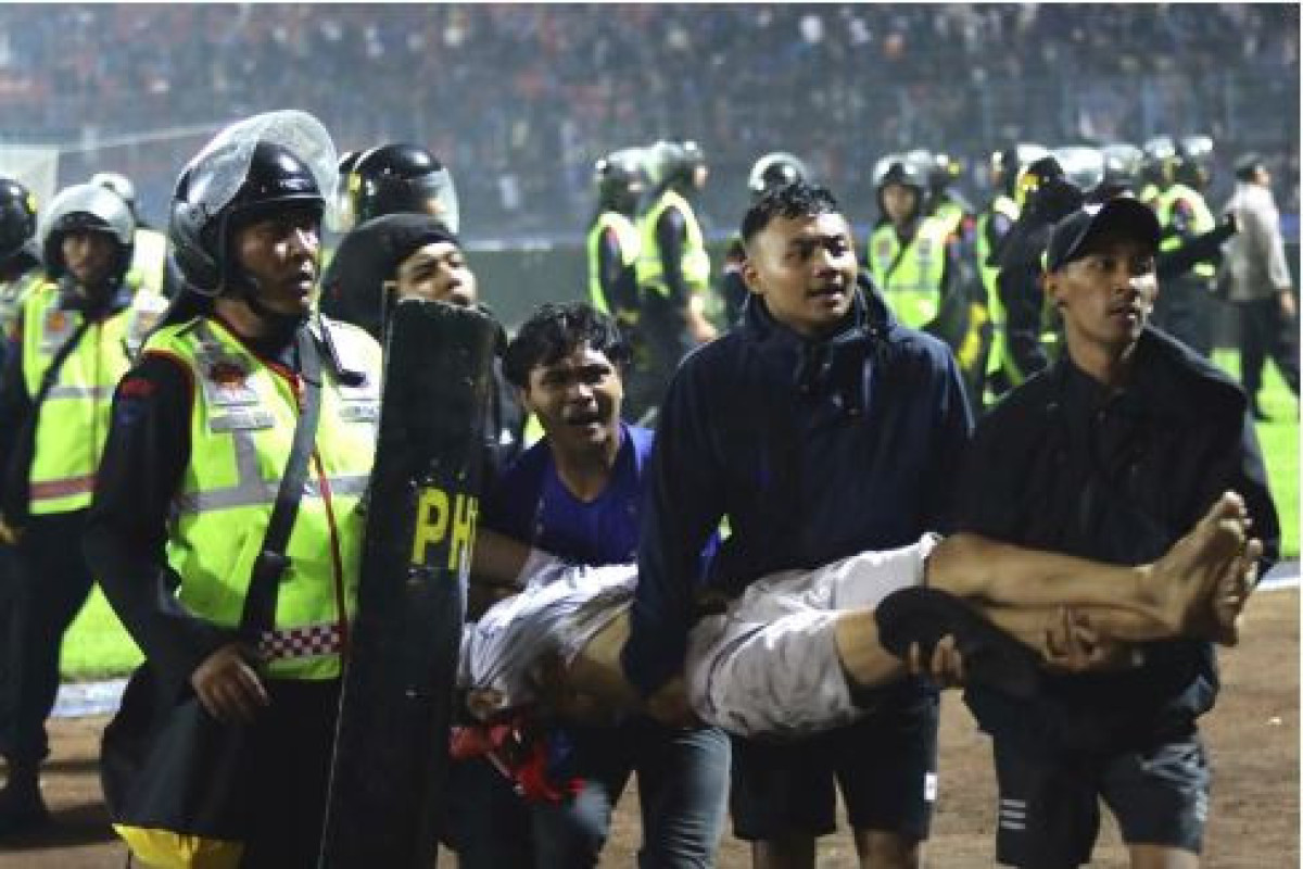 Qubernator: "İndoneziyada stadionda iğtişaşlar zamanı 125 nəfər ölüb"