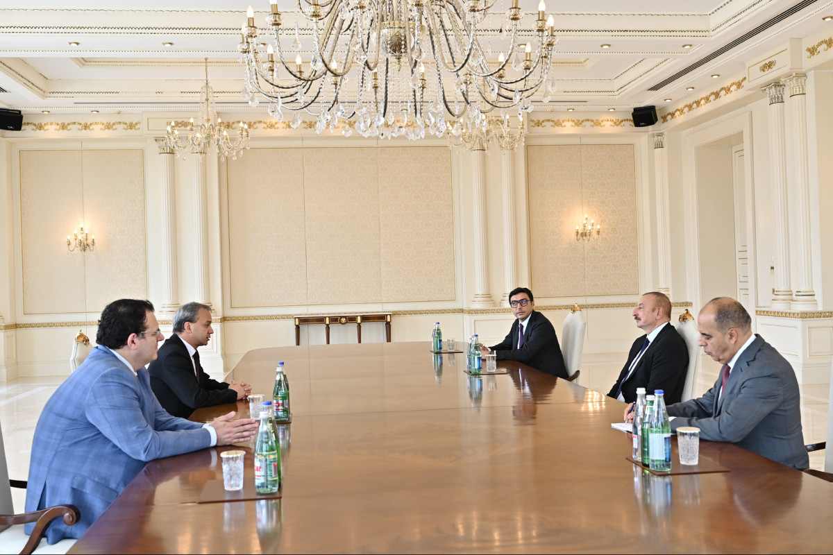 Azerbaijani President receives President of International Chess Federation