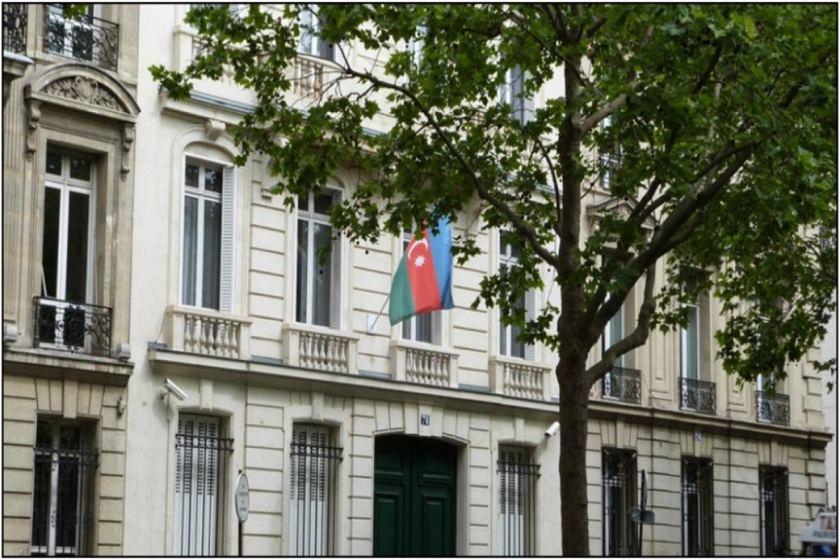 A group of radical Armenians threw red paint on the building of the Azerbaijani embassy in France