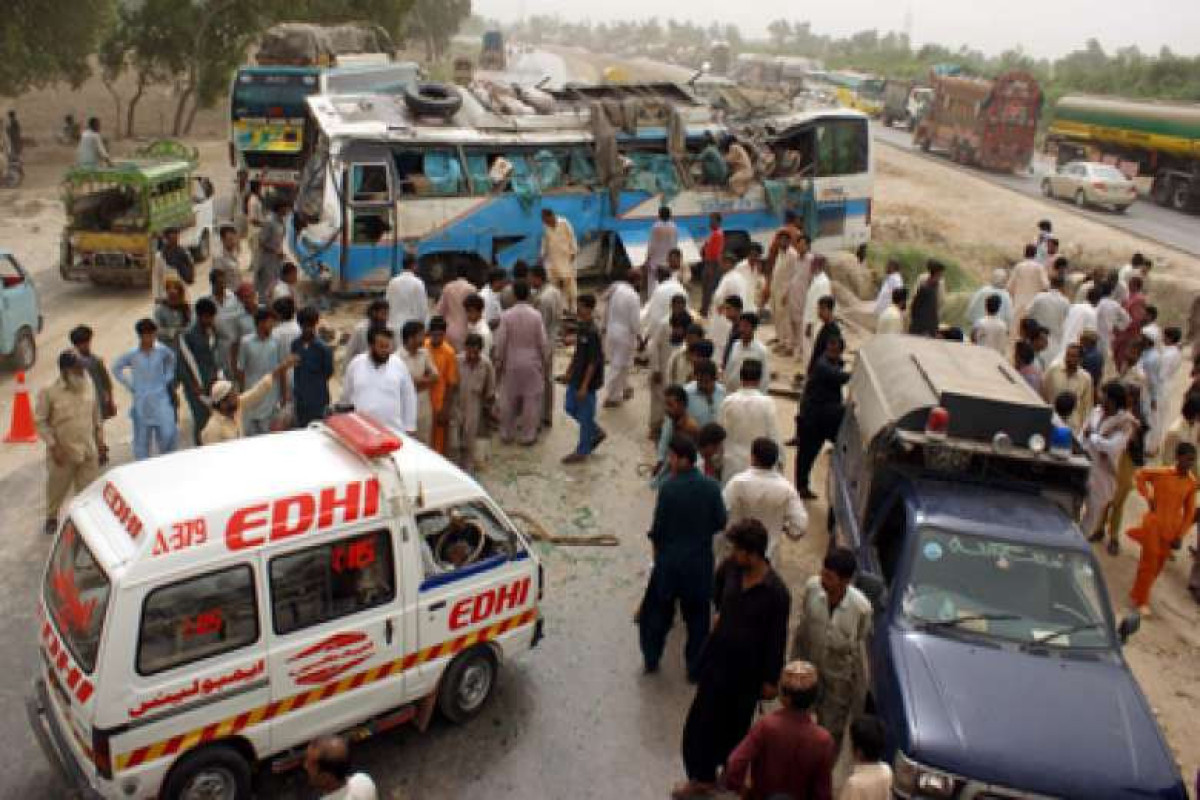 Pakistanda avtomobil qəzasında 14 nəfər həlak olub