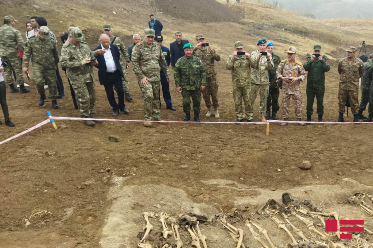 Military attaches of foreign countries view burial site in Edilli