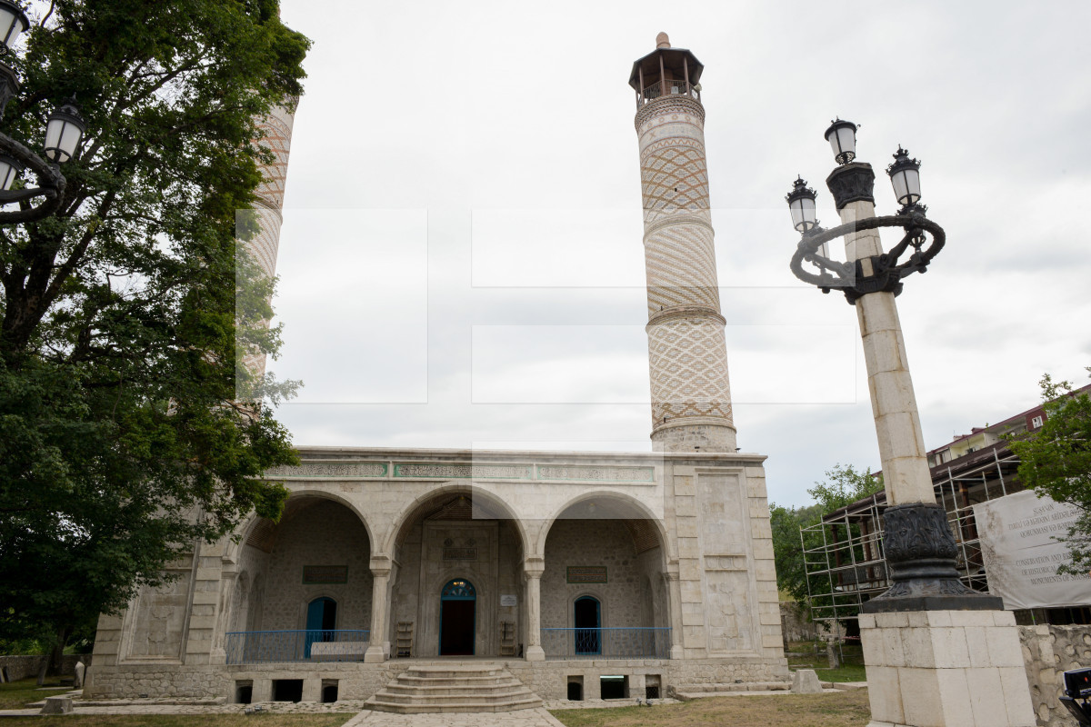 Мечети в Шуше восстанавливаются под контролем экспертов из Италии и Турции
