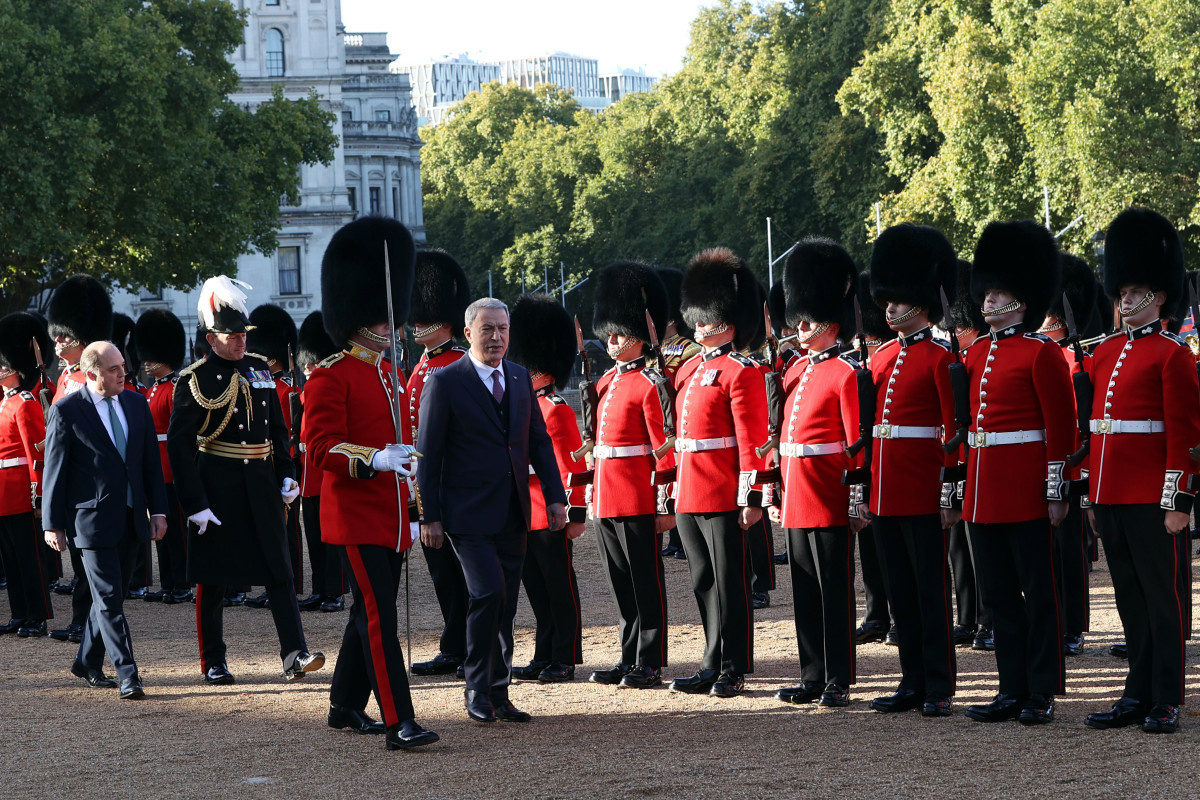 Состоялась встреча министров обороны Турции и Великобритании