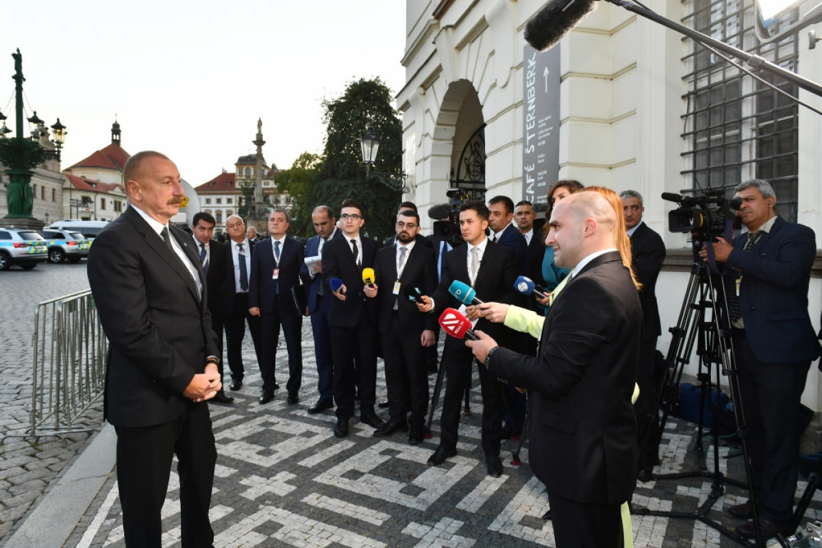 Президент Ильхам Алиев дал интервью азербайджанским телеканалам в Праге-ОБНОВЛЕНО 