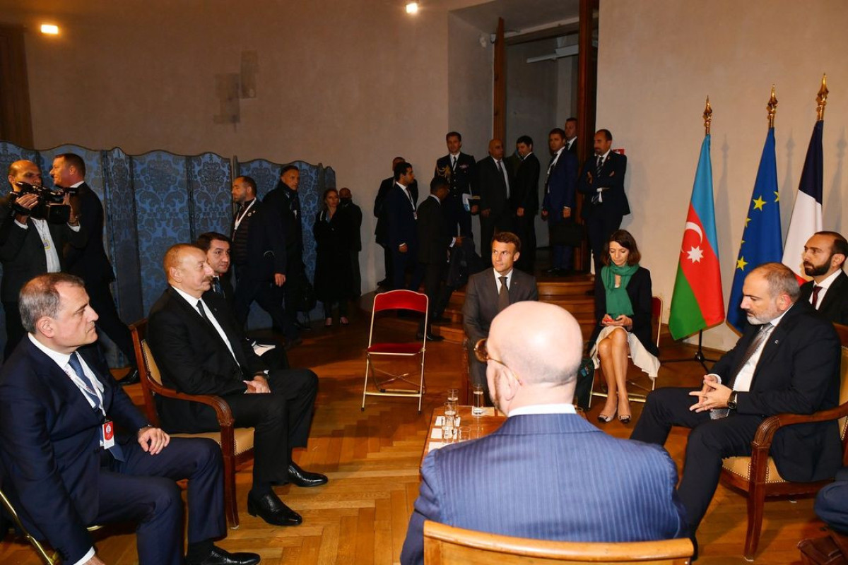 В Праге продолжается встреча лидеров Азербайджана, Франции, ЕС и Армении