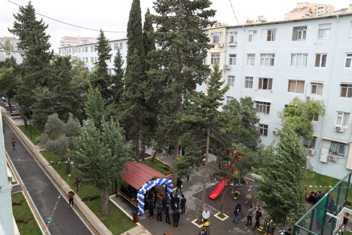 “Bizim həyət” layihəsi çərçivəsində Nəsimi rayonunda növbəti həyət istifadəyə verilib - FOTO 