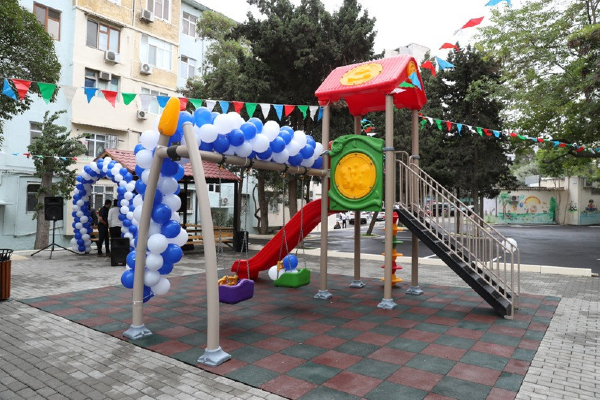 “Bizim həyət” layihəsi çərçivəsində Nəsimi rayonunda növbəti həyət istifadəyə verilib - FOTO 