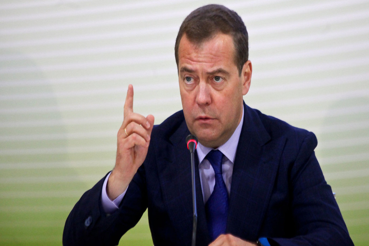 Medvedev: Rusiyanın məqsədi Ukraynadakı siyasi rejimi tam sıradan çıxarmaq olmalıdır