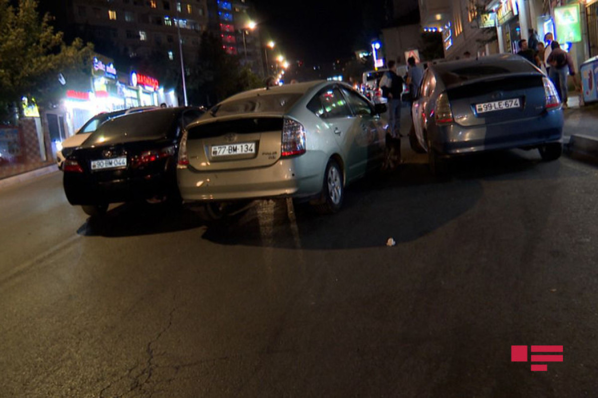 Bakıda üç avtomobilin iştirakı ilə qəza baş verib - FOTO  - VİDEO 
