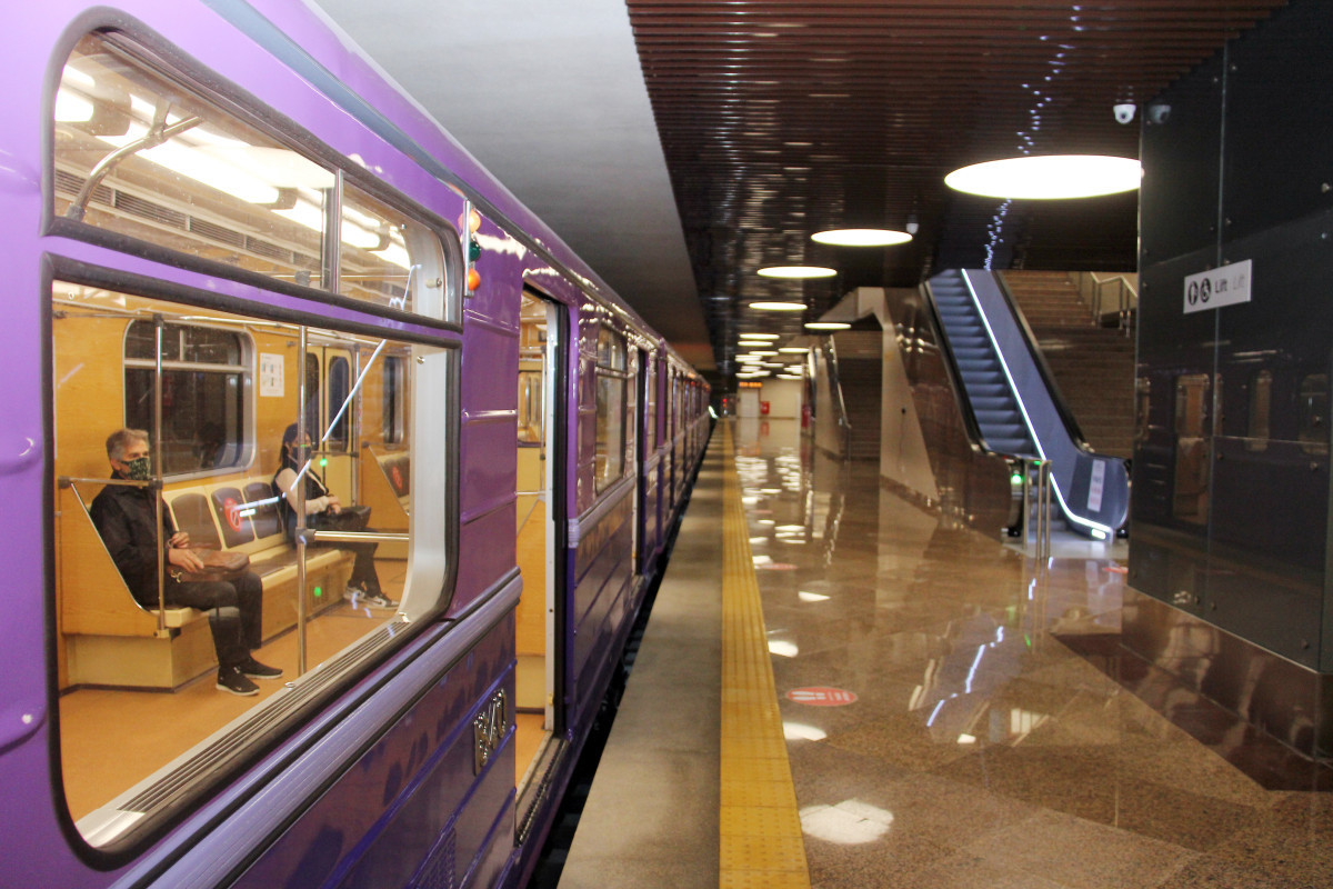 Metronun 3 stansiyasına giriş saat 23:30-da bağlanacaq