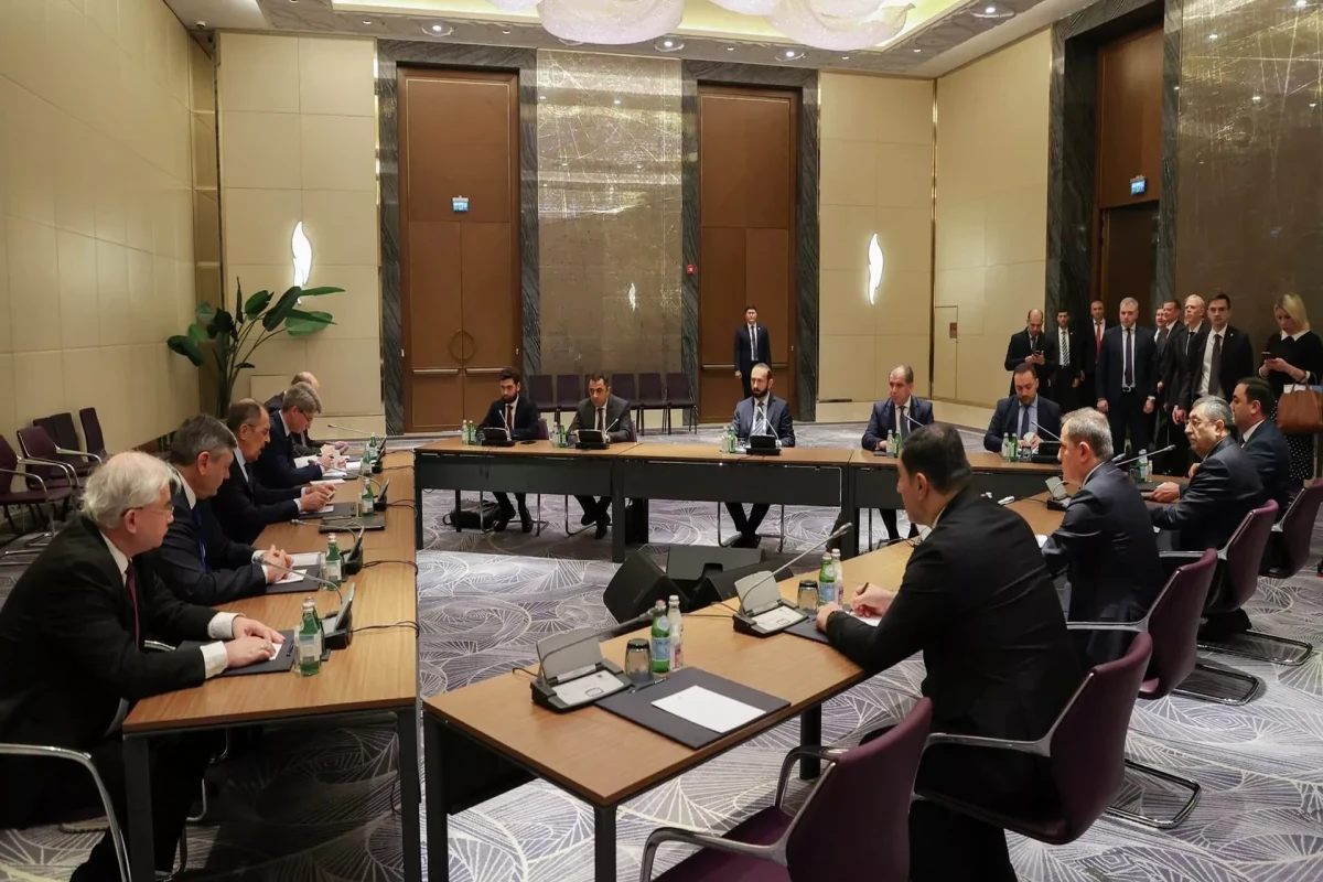 Lavrov: XİN rəhbərlərinin üçtərəfli görüşü gələcək addımları müəyyənləşdirəcək