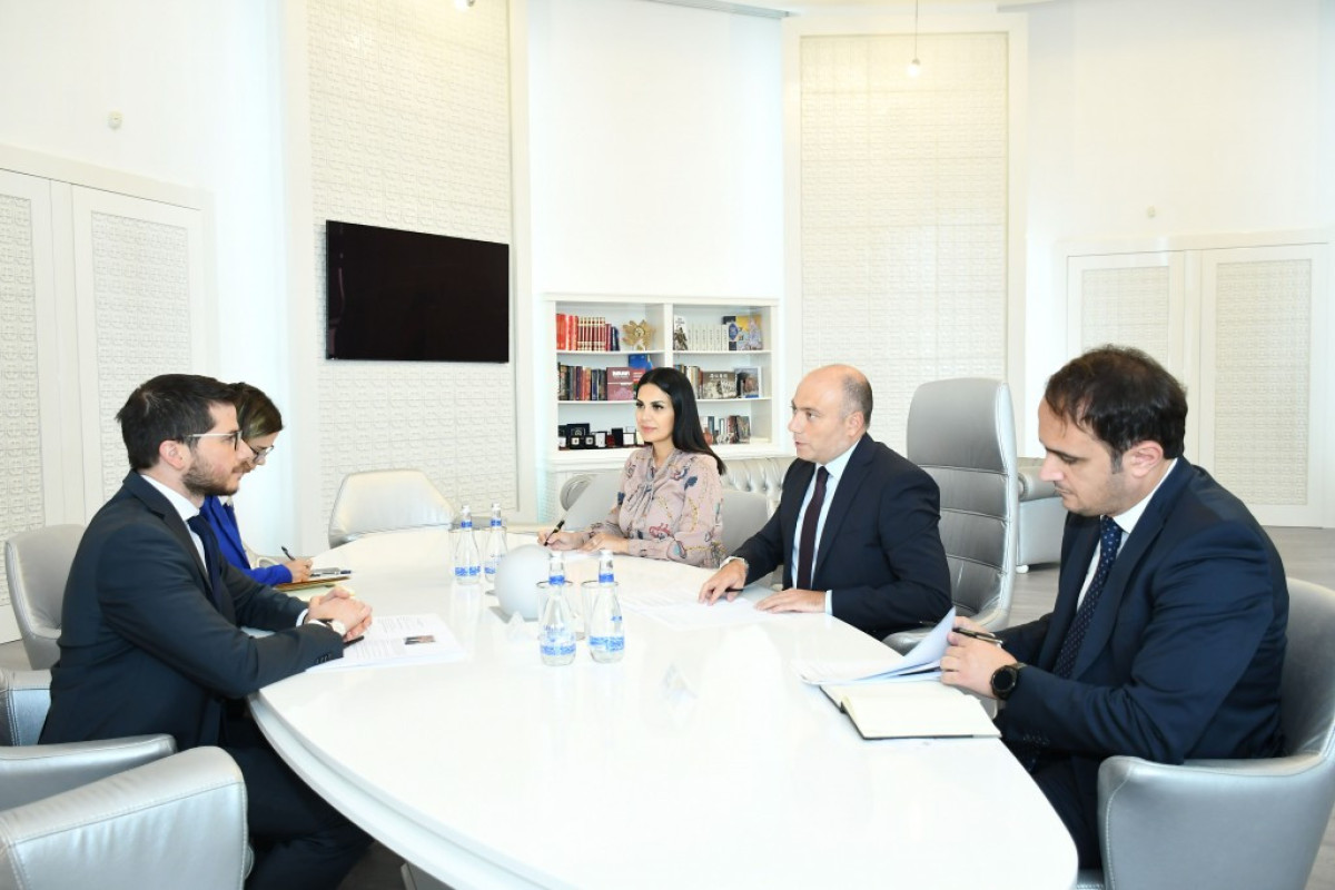 Anar Kərimov İsrail səfiri ilə görüşüb