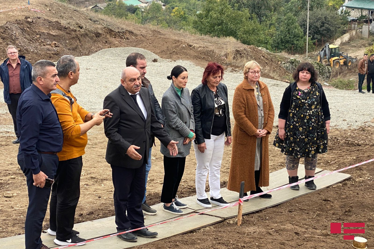 Xarici QHT nümayəndələri və ekspertlər Edillidəki kütləvi məzarlığa baxış keçirib - FOTO  - VİDEO 