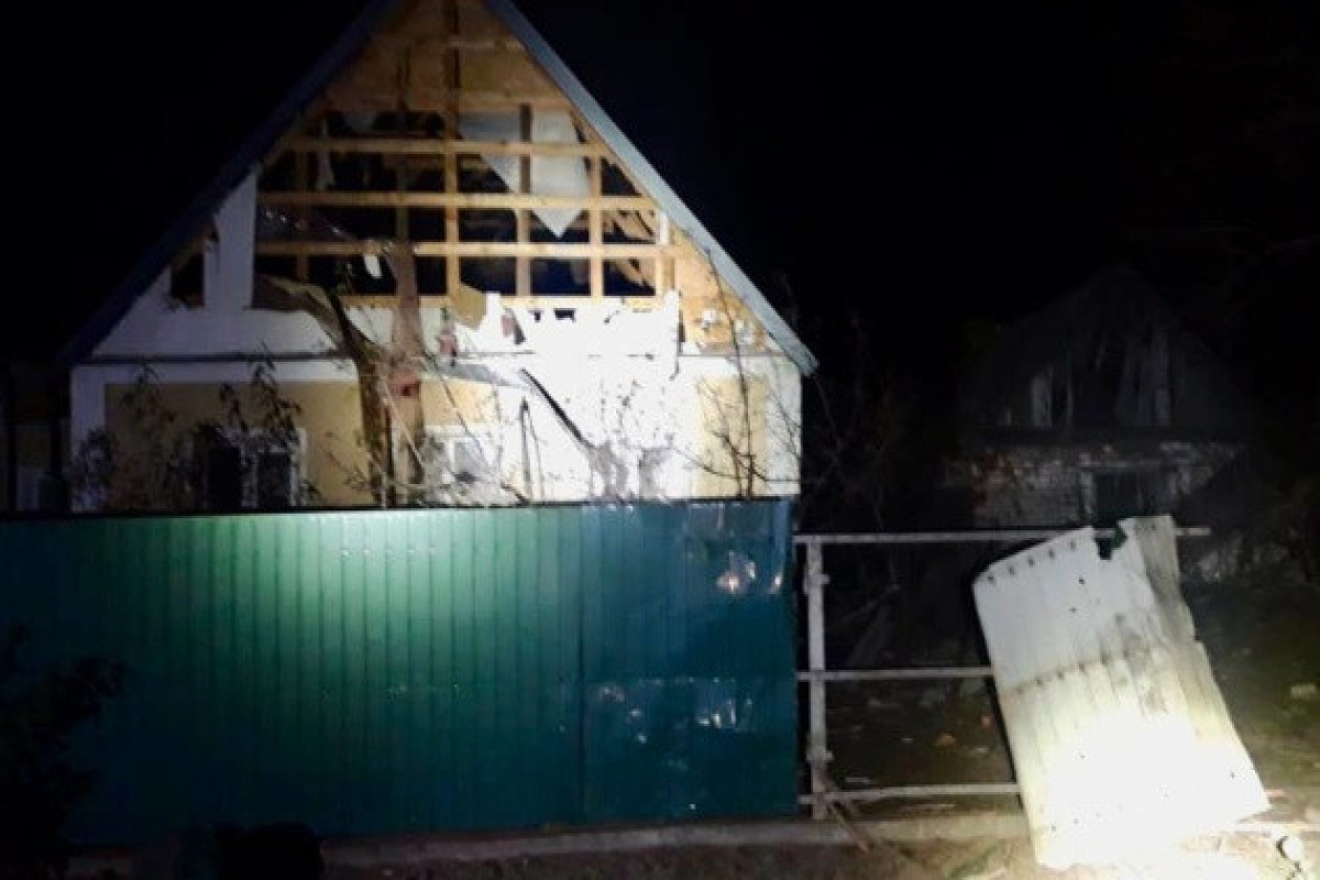 Bu gecə Ukraynanın Nikopol bölgəsinə 40-dan çox mərmi atılıb, 30-a yaxın bina zədələnib