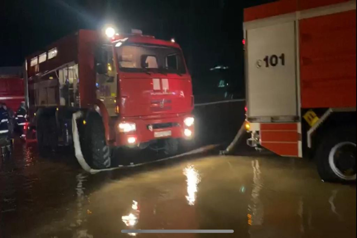 FHN: Bakı-Qazax avtomagistralında su basmış yerlərdə problem aradan qaldırılıb - VİDEO  - FOTO 