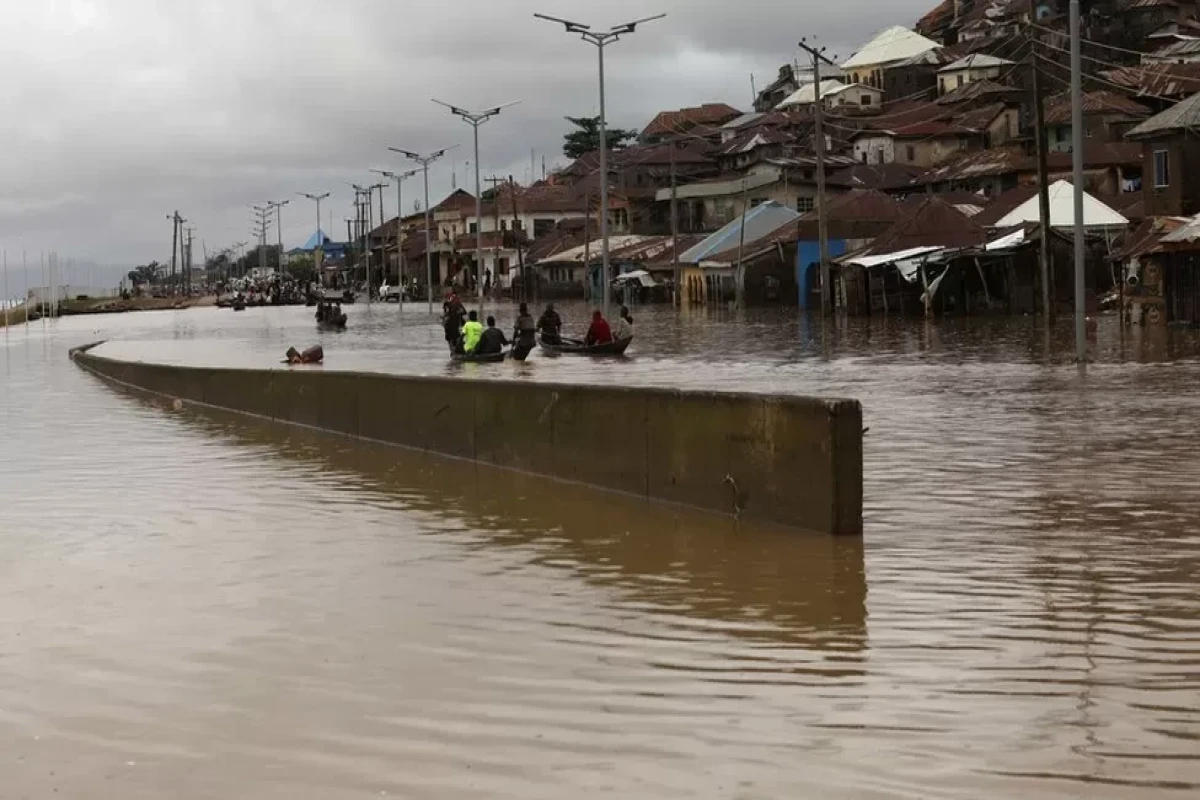 Overwhelming' Nigerian floods leaves more than 600 people dead