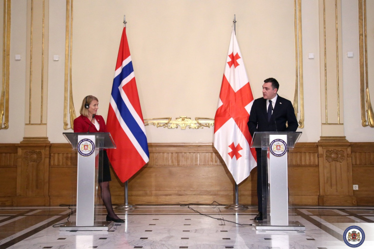 Anniken Huitfeldt, İlia Darçiaşvili