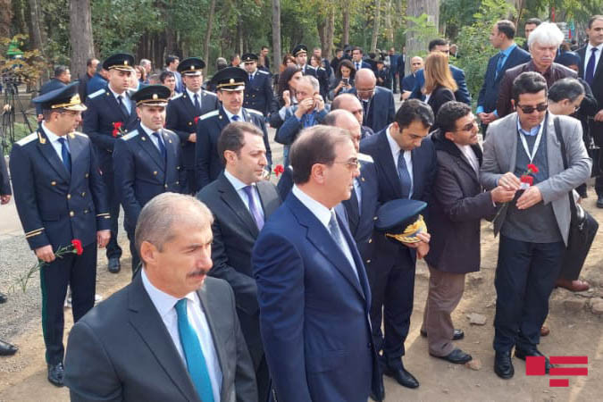 Xarici diplomatların iştirakı ilə Gəncə terroru qurbanlarının anım tədbiri keçirilir - FOTO - YENİLƏNİB-1 