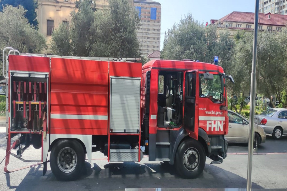 FHN “Dəmirçi Plaza”da yanğın-taktiki təlim keçirib  - VİDEO 