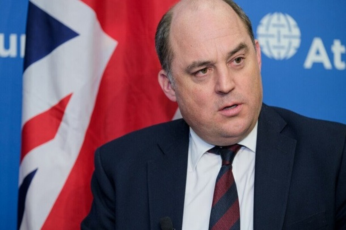 Britaniyanın müdafiə naziri Baş nazir postu uğrunda mübarizə aparmayacaq