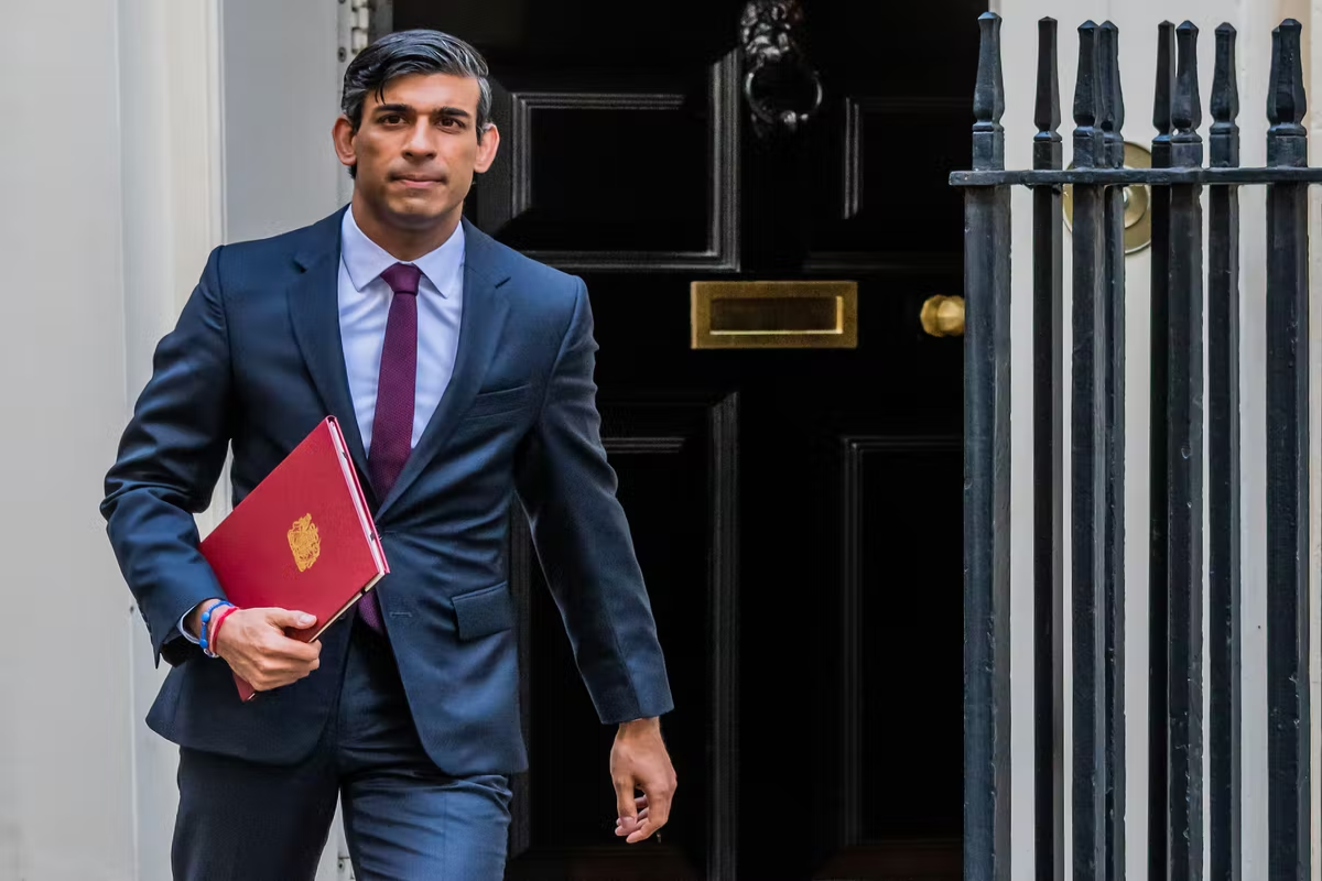 KİV: 100-dən çox deputat Sunakın Böyük Britaniyanın baş nazirliyinə namizədliyini dəstəkləyib