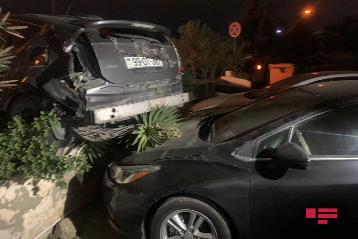 Bakıda iki avtomobil toqquşub, 5 nəfər xəsarət alıb - FOTO 