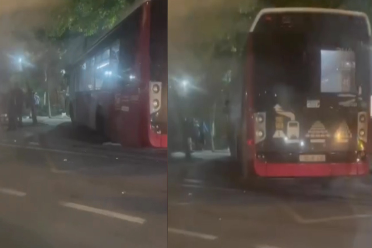 “Bakubus”un avtobusu mağazaya çırpılıb - FOTO