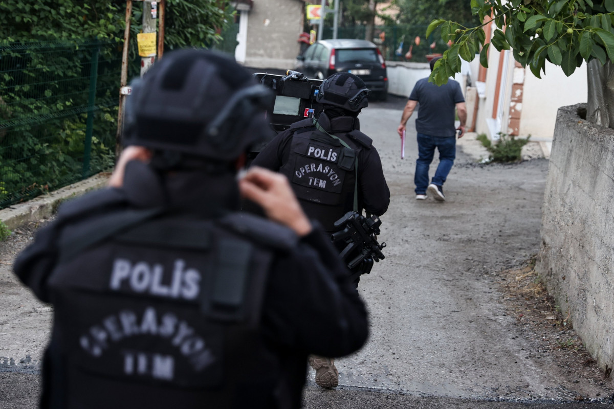 İstanbulda polislərə silahlı hücum olub, bir nəfər ölüb - YENİLƏNİB 