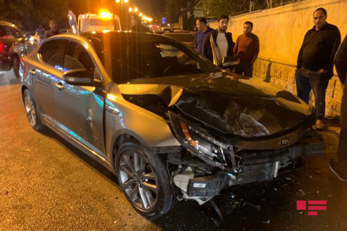 В Баку столкнулись два автомобиля, есть пострадавшие-ФОТО 