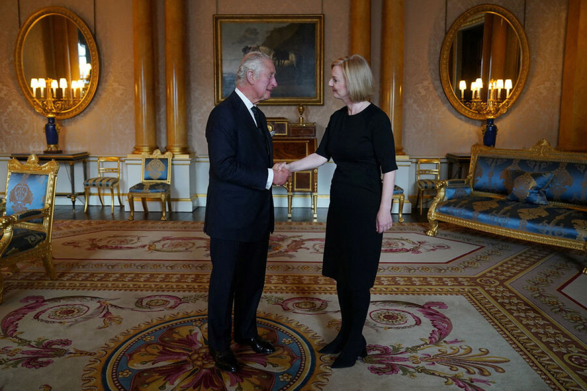 Britaniya Kralı Liz Trassın istefasını qəbul edib