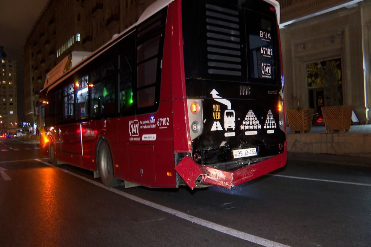 В Баку столкнулись 6 автомобилей с участием автобуса, есть пострадавшие-ФОТО 