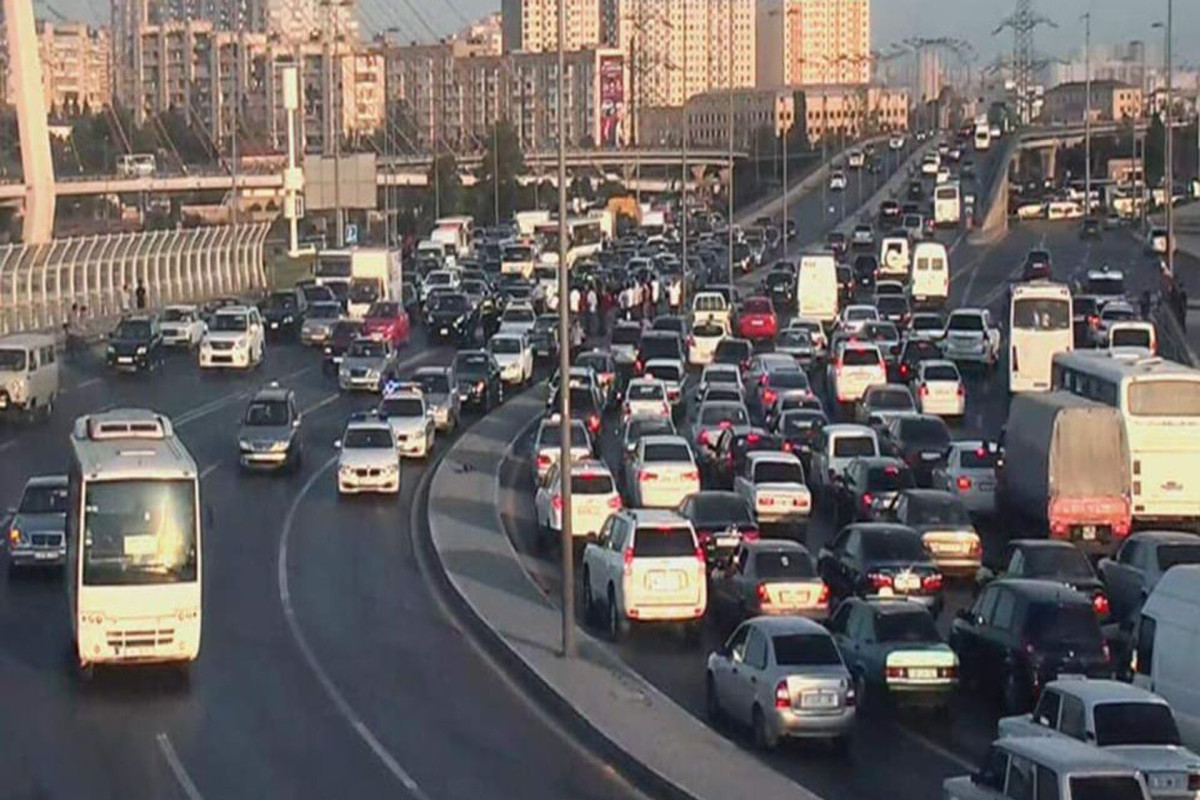 Bakıda sıxlıq olan yollar - SİYAHI 