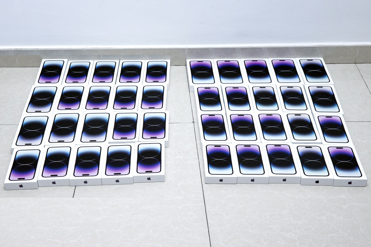 Türkiyədən "iPhone" gətirənlər gömrükdə saxlanılıblar