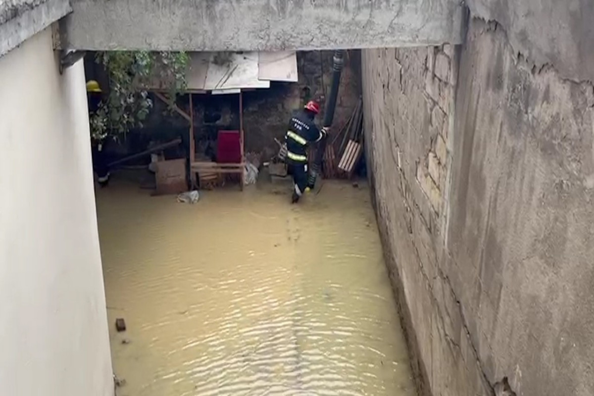 FHN: Yasamalda su basmış yerlərdən suyun çəkilməsi sona çatdırılıb - VİDEO  - YENİLƏNİB-1 
