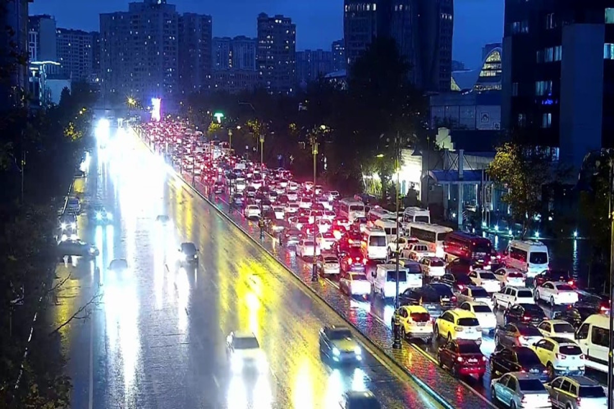 Bakıda sıxlıq olan yollar - SİYAHI 
