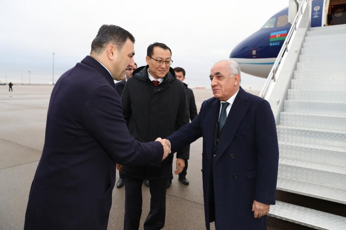 Али Асадов прибыл с рабочим визитом в Казахстан