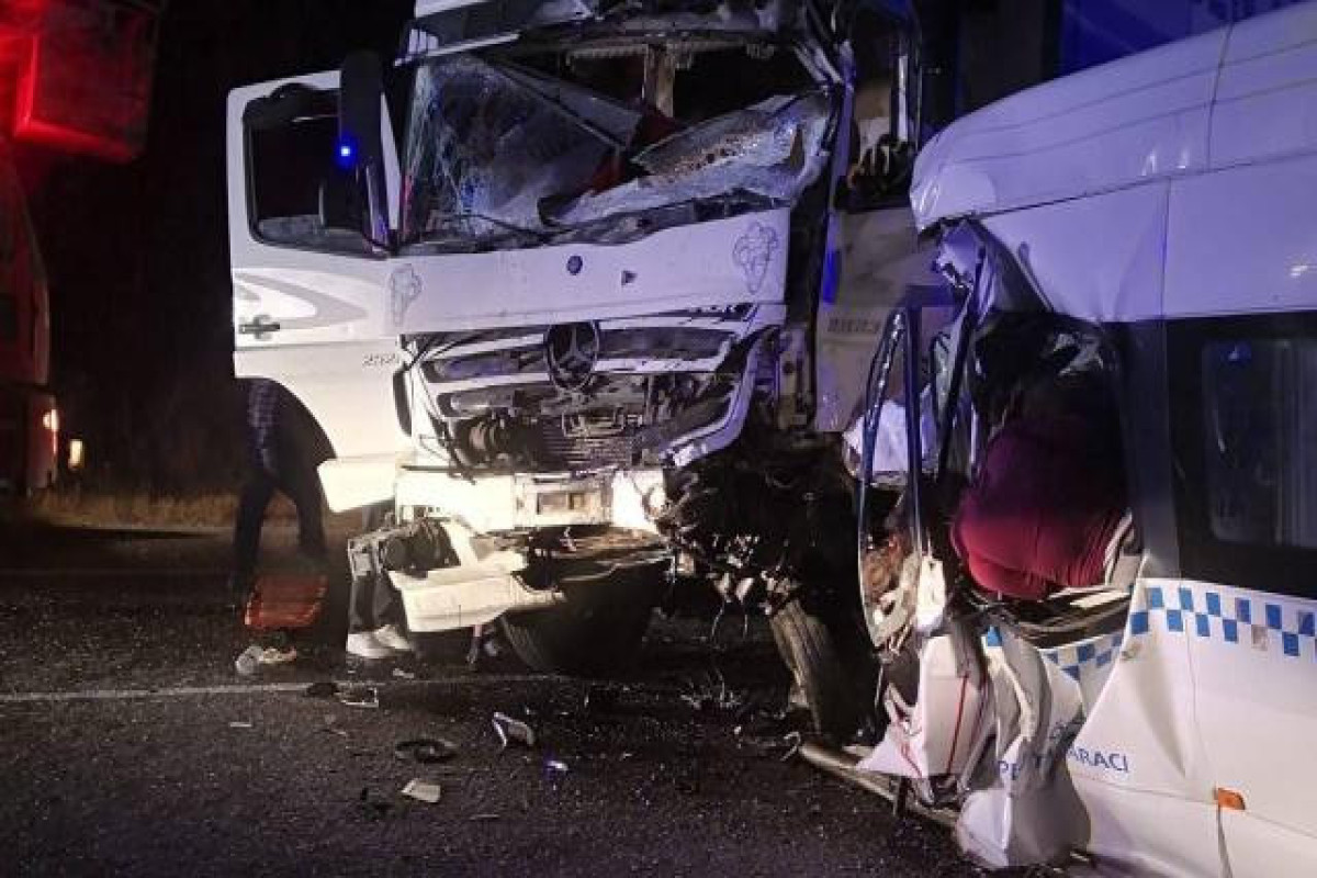 Türkiyədə yol qəzasında 8 nəfər ölüb