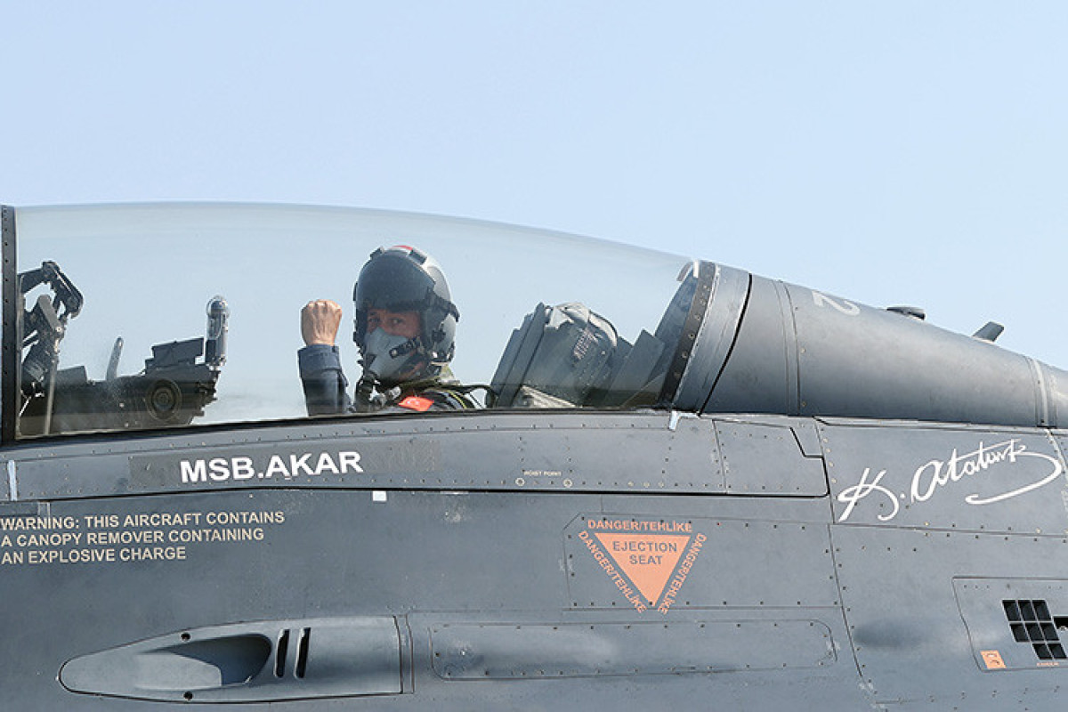 Хулуси Акар пролетел над памятником героям битвы при Чанаккале на F-16-ФОТО 