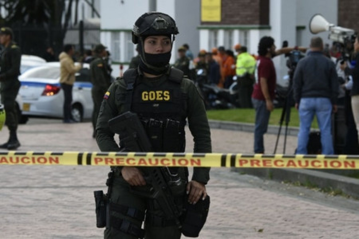 В Колумбии при взрыве бомбы погибли восемь полицейских