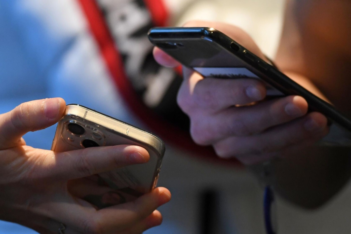 Azərbaycana mobil telefon idxalı azalıb
