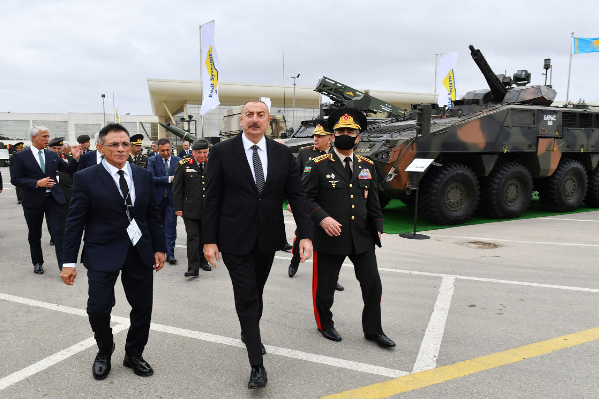 Президент Ильхам Алиев ознакомился с 4-й выставкой ADEX и 13-й выставкой Securex Caspian