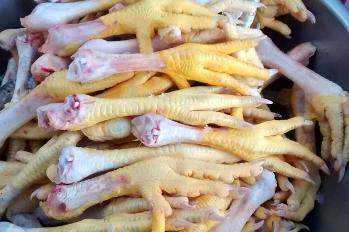 АПБА: Утилизировано более 23 тонн куриных лапок