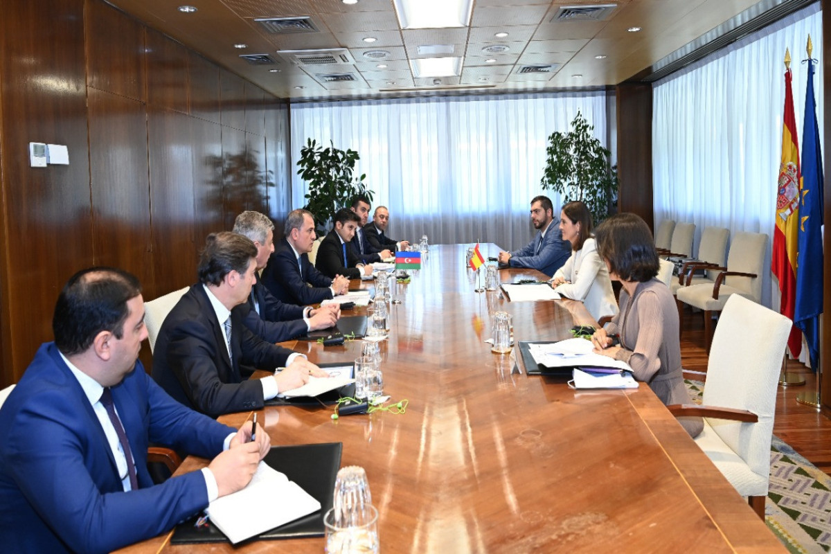 Джейхун Байрамов встретился с министром промышленности, торговли и туризма королевства Испания Марией Рейес Марото