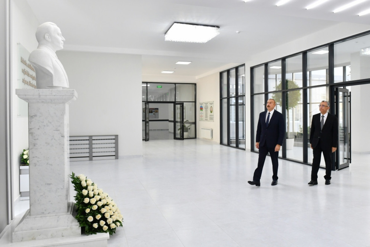 Prezident Bakıda yeni inşa edilmiş məktəb kompleksində yaradılmış şəraitlə tanış olub - FOTO  - VİDEO 
