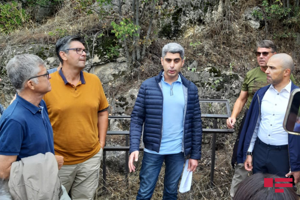 Международные путешественники посетили Азыхскую пещеру-ФОТО 